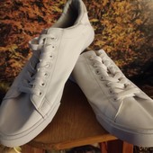 Білі нові кросівки"Н&М" 42 розм.нюанс.