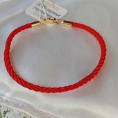 красный переплетенный браслет-оберег косичкой, длина 20 см, позолота 585 пробы