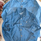 Комплект из 2 -х джинсовых рубашек для мальчика. Р 128/134