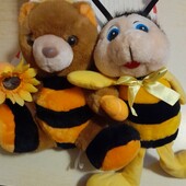 Две пушистых пчелки