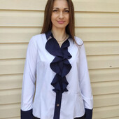 Блузка жіноча з синім комірцем