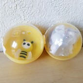 Одним лотом: Детская игрушка в шаре "пчела" и "конструктор".