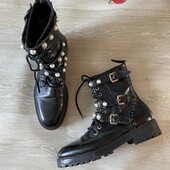 Стильные черные кожаные ботинки