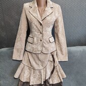 Симпатичный нарядный костюм ( пиджак+ юбка), р.36/38(евро)