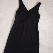 Мінімалістична чорна сукня