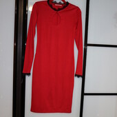 Приваблива червона сукня