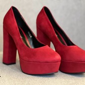 Червоні яскраві туфлі каблук з платформою
