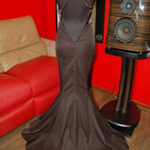 Вечернее чёрное платье со шлейфом