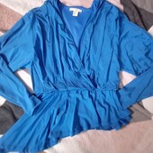Фірмова блузка кольору індиго цікавого покрою