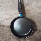 Сковорідка з антипригарним покриттям підходе для індукції