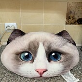 Велика декоративна подушка з 3Dзображенням Pet Faces Cat . висота 35см. довжина 50см. Стан нової .