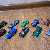 Машинки Hot Wheels.