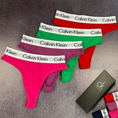 Подарочный набор женские стринги из 4 шт. Calvin Klein Н3111 разные цвета хлопок трусики в коробке