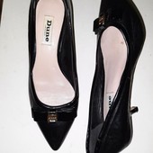 Чёрные кожаные туфли лодочки на низком каблуке ketty heels Dune