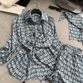 Шовковий костюм із принтом