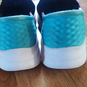 кросівки для дівчинки Skechers в чудовому стані 