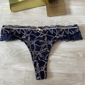 Красивые кружевные трусы стринги