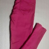 Хорошенькие фирменные штанишки, котоновые super Skinny, пурпурного цвета 