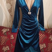 Шикарное велюровые платье.