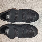 Кросівки для дівчинки Puma.
