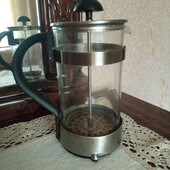 Заварник з поршнем