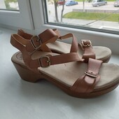 Босоніжки натур.шкіра , бренд Dansko, р.39/устілка 26см.