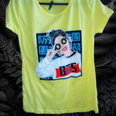 Класна стильна футболка в наявності L/xl