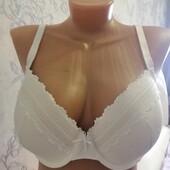 Красивий бюстгальтер на кісточках Matalan 85D Не ношений!