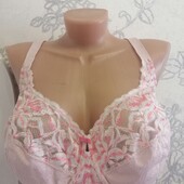 Красивий бюстгальтер на Marks & Spencer 90F