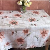 Красива скатертина, водовідштовхувальна. 150 см* 110 см