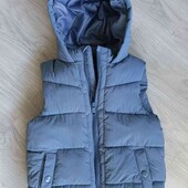 Dunnes stores теплая стёганая жилетка с капюшоном на мальчика рост 104/110 см