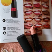 Увлажняющая матовая губная помада Avon Ультра оттенок Blush / Клубничная глазурь эйвон