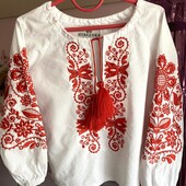 Красива вишиванка для дівчинки
