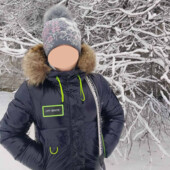 Зимова подовжена куртка (пальто) для дівчинки.