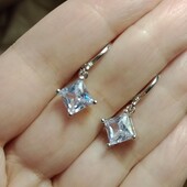 Шикарные серебряные серьги с крупным цирконием.Проба 925.