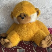 Большая мягкая игрушка обезьяна