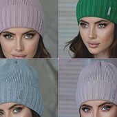 Жіноча шапка з підворотом Lavisio в кольорах.