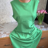 У відмінному стані яскрава сукня НОГ 50см.