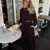 Кроп-світшот із спущеним плечем та широкі штани на резинці