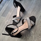 Красиві зручні босоніжки!