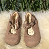 Якісні туфельки для дівчинки фірма Chicco 19 розмір.