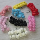 Мініатюрні штучні троянди з фатіном на ніжці. колір на вибір