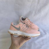 Легкі зручні та стильні бігові кросівки - nike