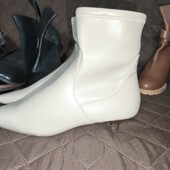 Next uj4 37p бежеві kitten heels