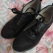 Шикарні кросівки в стразах.легкі. демісезонн
