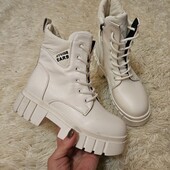 Шикарні демісезонні шкіряні черевики на флісі ,якість супер