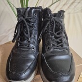 Зимові теплі кросівки 37 розмір 24.5 устілка