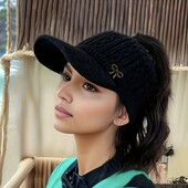 Класна зимова шапка бейсболка ,утеплена