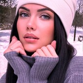 Гарна тепла шапка в наявності молоко на флісі якість супер розмір універсальний