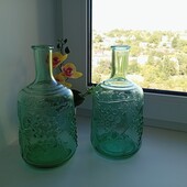 Комплект з двох товстостінних графинів в хорошому стані